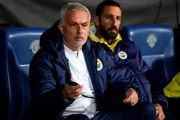 Fenerbahçe'de Çağlar Söyüncü Sakatlandı! Mourinho'nun Planları Alt Üst Oldu mu?